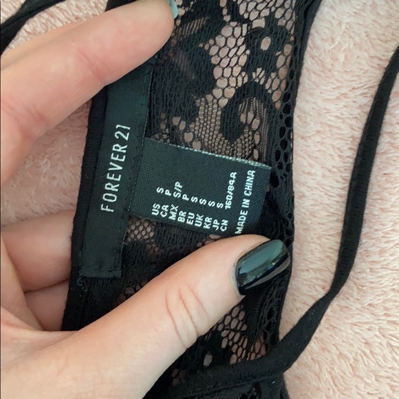 •Black Forever21 Lace Bralette• - Picture 3 of 3